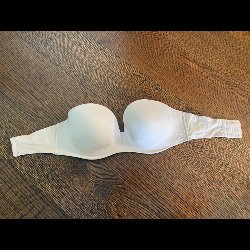 strapless nude no-show bra — size 30F